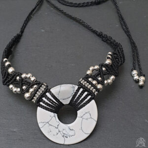 Collier donut Howlite