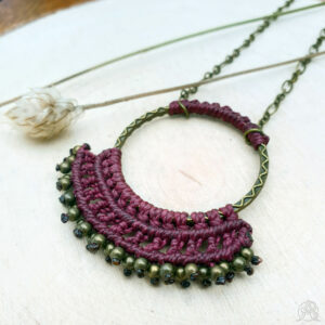 Plastron macramé anneau bordeaux