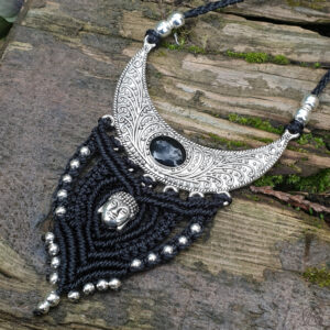 Collier plastron noir Bouddha