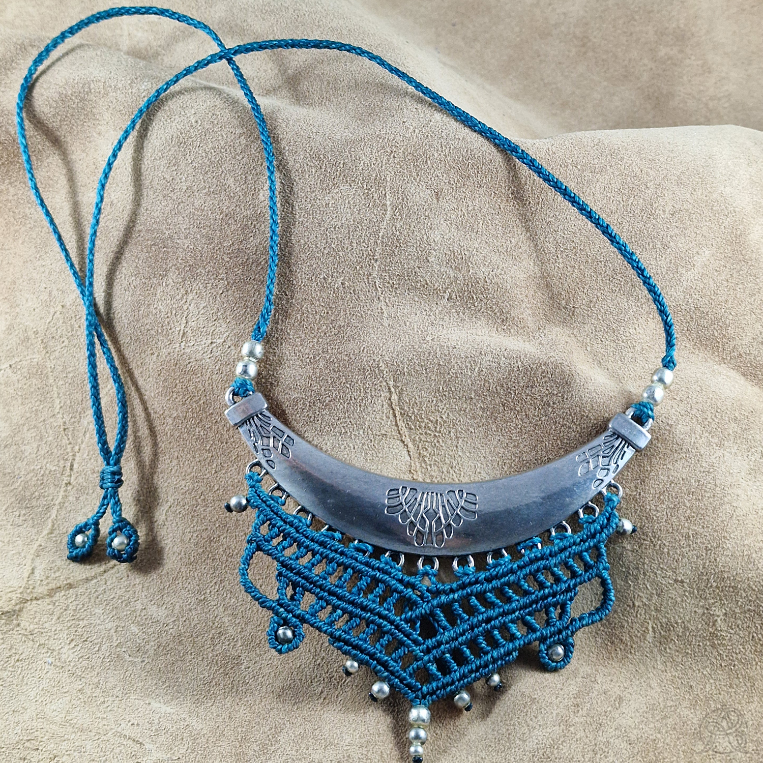Collier plastron macramé bleu canard – Image 2