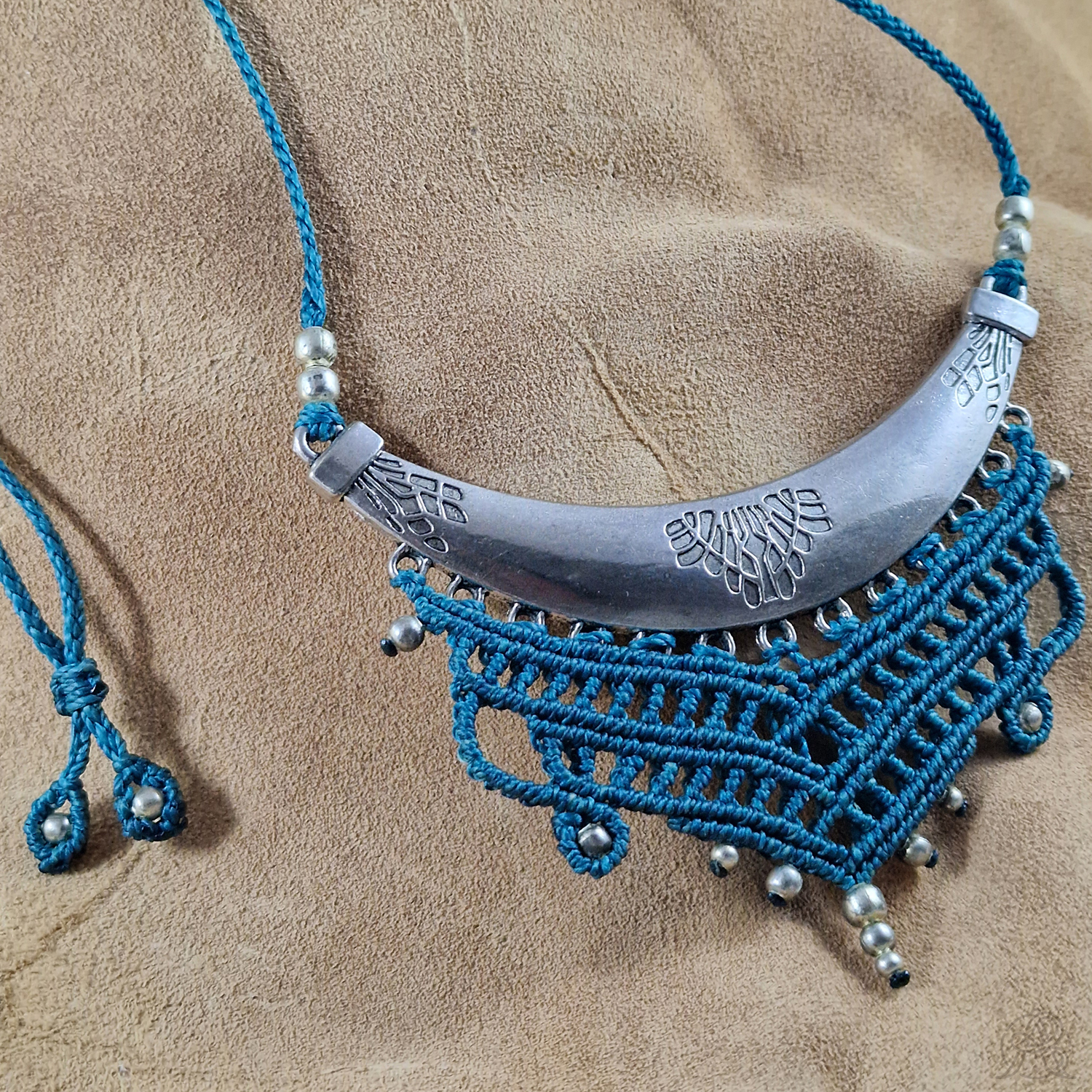 Collier plastron macramé bleu canard – Image 3
