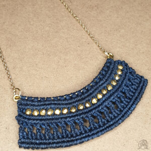 Plastron macramé marine