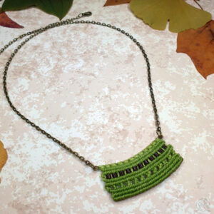 Plastron macramé vert