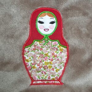 Appliqué brodé poupée russe matriochka