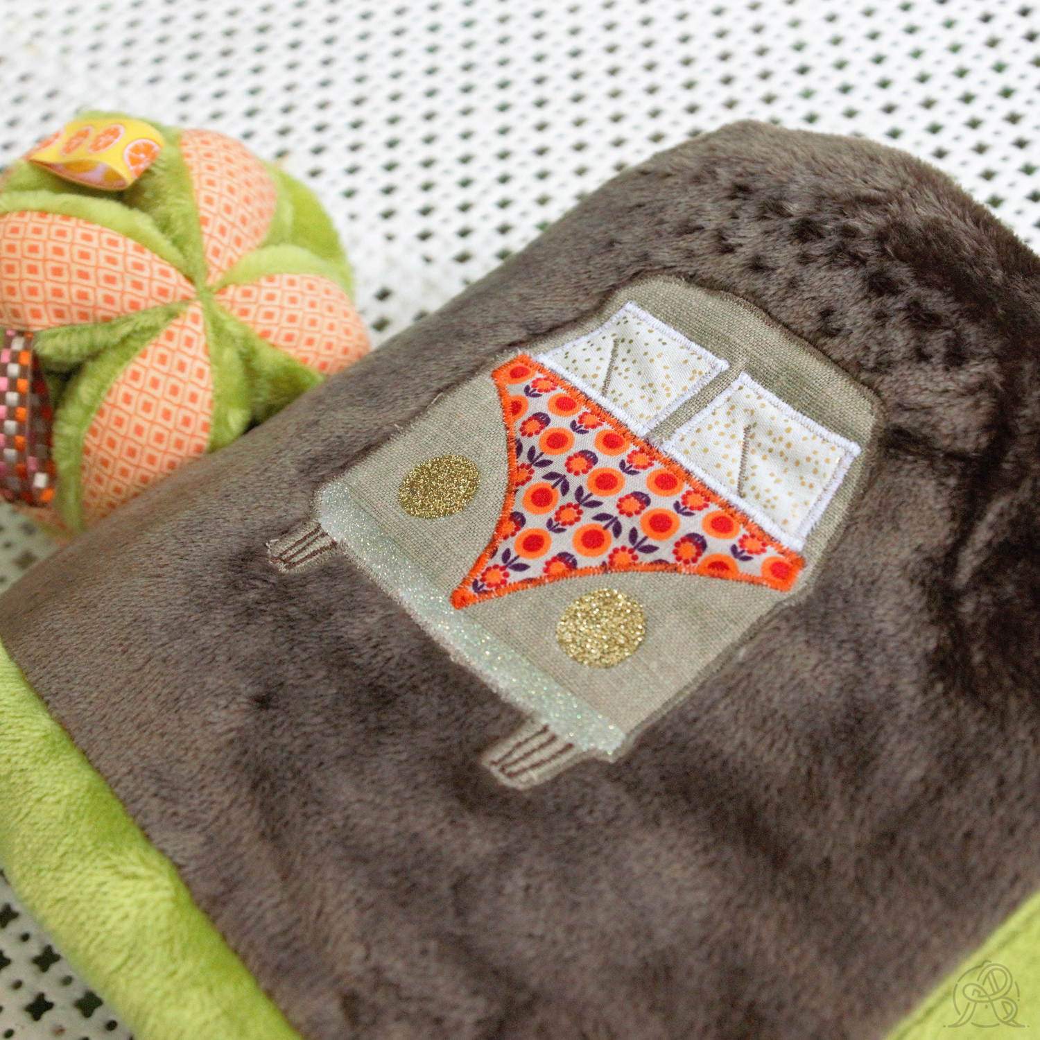 Appliqué brodé van