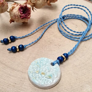 Pendentif médaille céramique bleu