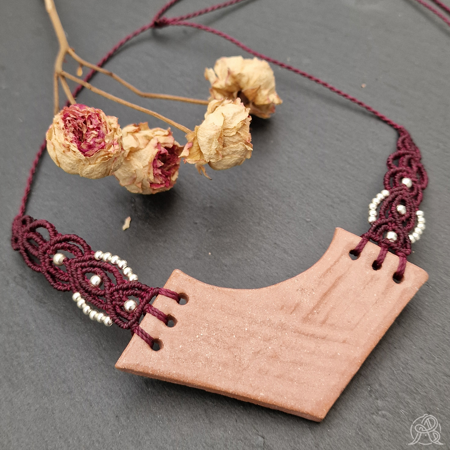 Plastron céramique macramé