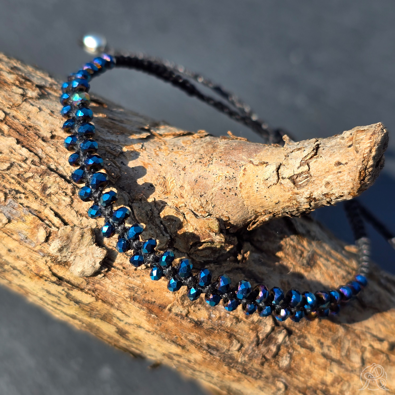 Bracelet micro-macramé hématites bleues