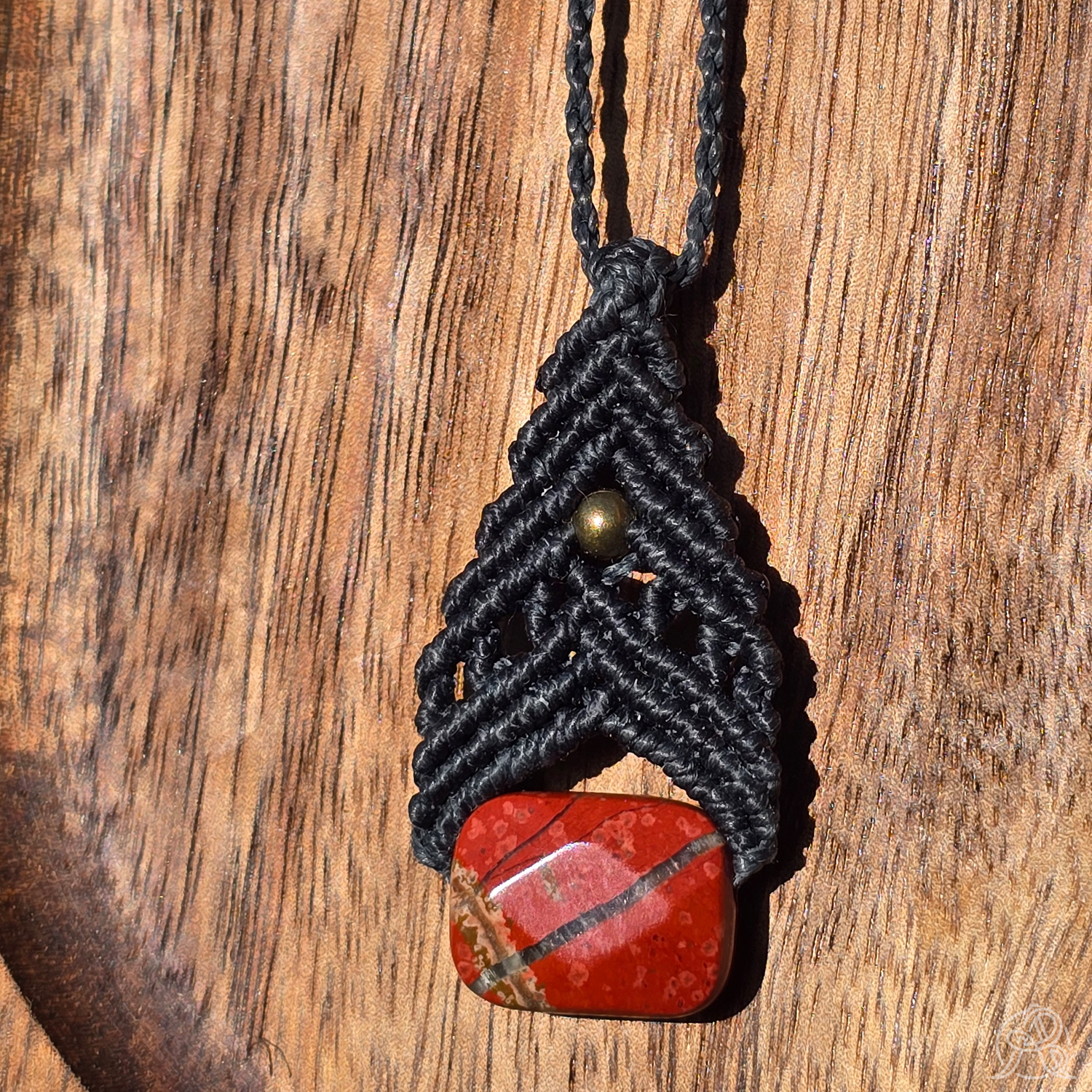 Pendentif jaspe rouge fil anthracite