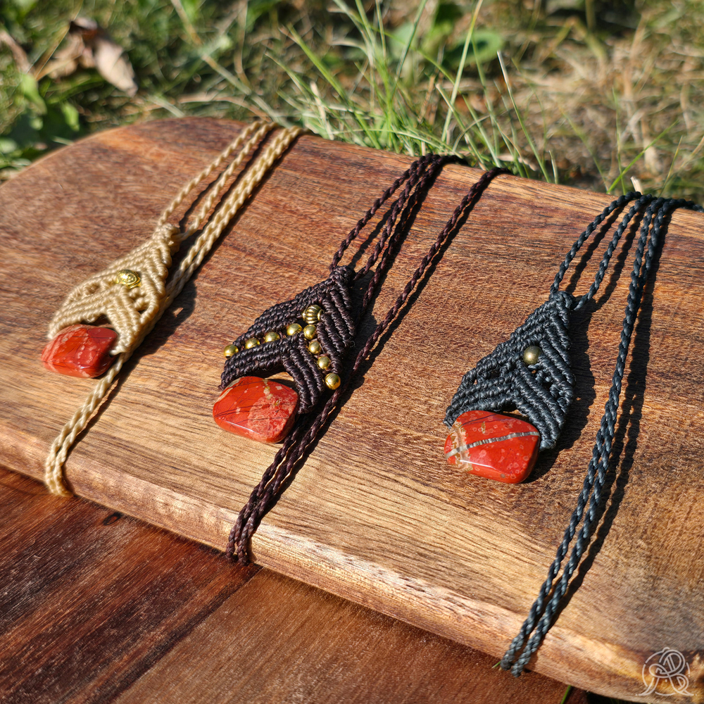 Pendentif jaspe rouge fil beige sable clair – Image 5